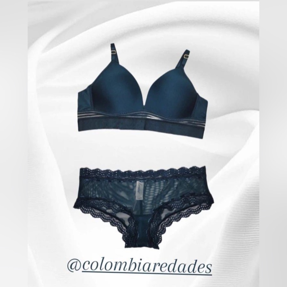 Set of bra size 36B and panty size M in black,  Leonisa.